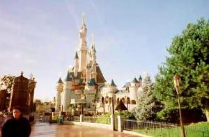 Два повара парижского «Диснейленда» покончили жизнь самоубийством