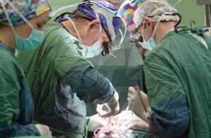 Врачи успешно прооперировали ракового больного