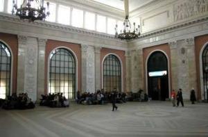 В Санкт-Петербурге эвакуируют два вокзала