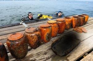 Из Цюрихского озера извлечены десятки погребальных урн