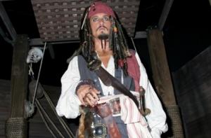 Восковую фигуру Джонни Деппа чуть не изнасиловали