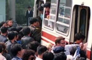 Китайским водителям запретили называть пассажиров «товарищами»