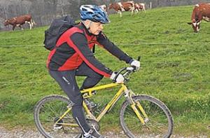 Министр обороны Швейцарии ездит на работу на велосипеде