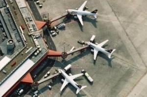 В аэропортах Берлина прошли предупредительные забастовки