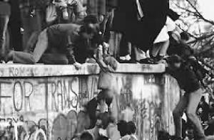 В Берлине открыт памятник жертвам Стены