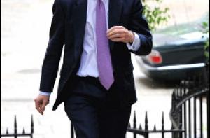 Британский министр извинился за аренду жилья у любовника