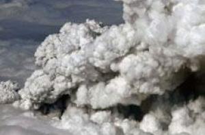 Облако вулканического пепла вновь вернулось в Европу