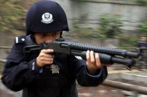 Китайским полицейским при защите детей разрешено убивать