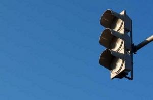Ремонт светофоров потребует почти 100 тысяч латов