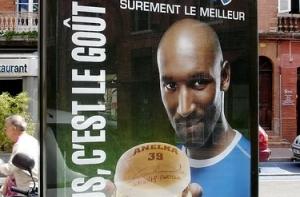 Компания Quick снимает рекламные щиты с Анелька