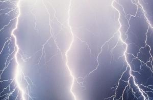 Латвию накроет гроза, за ней придет сильный ветер