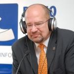 Крауклис: правящие «покупают» голоса