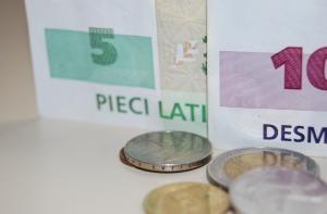 Комиссия Сейма: чиновники будут получать пенсии - как все