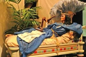 Ученые: Клеопатра перед смертью выпила наркотический коктейль