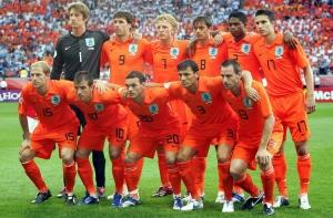 Голландцам запретили общаться в сети