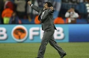 Тренер сборной Нигерии объяснил отказ пожать руку Марадоне