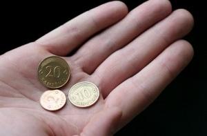 77% латвийцев считают, что уровень бедности в стране возрос