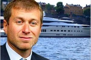 Яхта Абрамовича пришвартовалась в Рижском порту