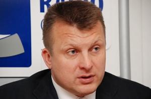 Шлесерс: правительство заслужило «красную карточку»