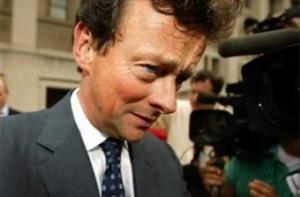 Глава BP уходит с поста из-за утечки нефти