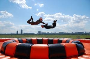 Китайцы осаждают латвийский Aerodium