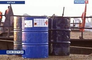 Китайцы выловили тысячи бочек с ядом, угроза остается