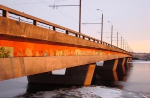 Мотоциклист перелетел через перила Островного моста