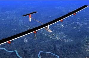 Самолет на солнечной энергии провел в воздухе более суток