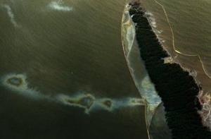 ВР удалось устранить утечку в куполе над нефтяной скважиной