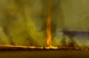 Уникальный торнадо сняли на видео