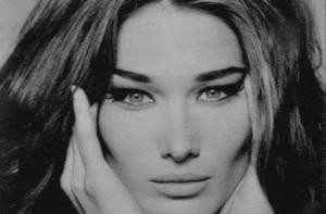 Иранская газета назвала Карлу Бруни проституткой