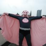 Человек-свинья исправил «двойку» загаженной Латвии