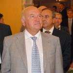 Лужков: русский язык должен стать вторым государственным в Латвии