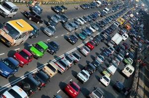 Китайцы застряли в стокилометровой пробке на месяц