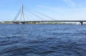 Завтра будет перекрыто движение на Вантовом мосту