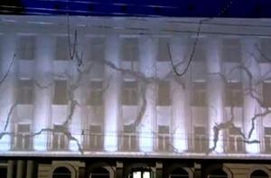 Жевательная резинка разрушила дом на Тверской (ВИДЕО)