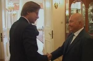 Лужков прилетит в Латвию к Ушакову и Равиньшу