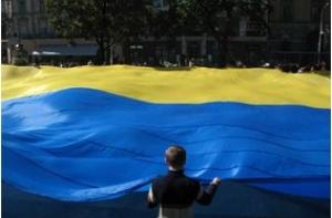 На Украине развернули флаг длиной 9,5 километра