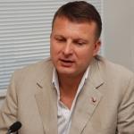 Шлесерс: премьер не должен кланяться ни Западу, ни Востоку