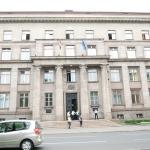 Латвийских министров призвали ходить пешком