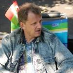 Напротив Кабинета министров снова поставили палатку