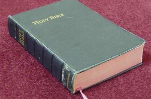 Сейм решил вопрос об обязательной Библии в школах