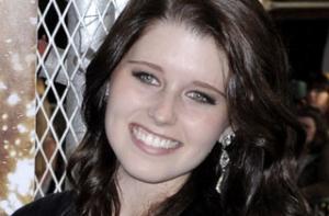 Дочь Шварценеггера выпустила книгу для стеснительных девушек