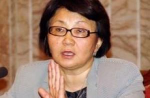 Отунбаева сберегла $250 тыс на полете в США