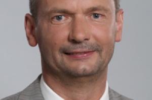 Сейм не разрешил лишать должников по алиментам водительских прав