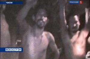 Месяц заточения шахтеров отмечен оптимистичным пением