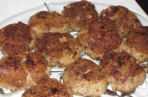 Замурованных чилийских шахтеров накормили фрикадельками