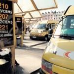 Пассажиры недовольны отсутствием стоячих мест в маршрутке