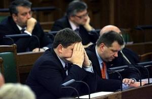 De facto: 9 сейм заслужил самое низкое доверие общества