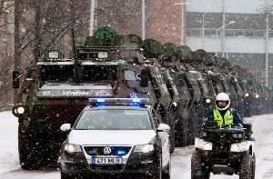 Эстонская бронетехника опробует наши дороги